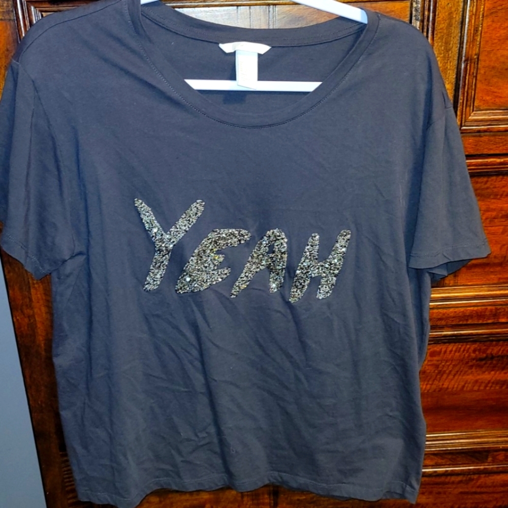 Women's Nwots H&M T-shirt. Sz large. Charcoal gray and bling